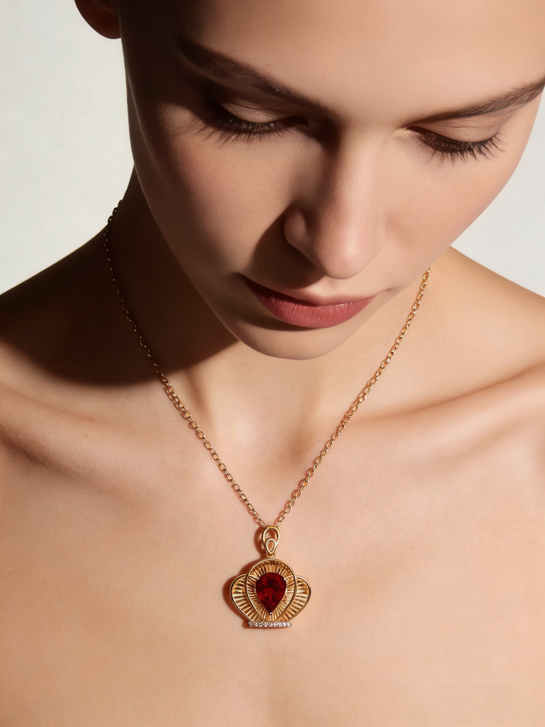 18K Yellow Gold Garnet Pendant Necklace