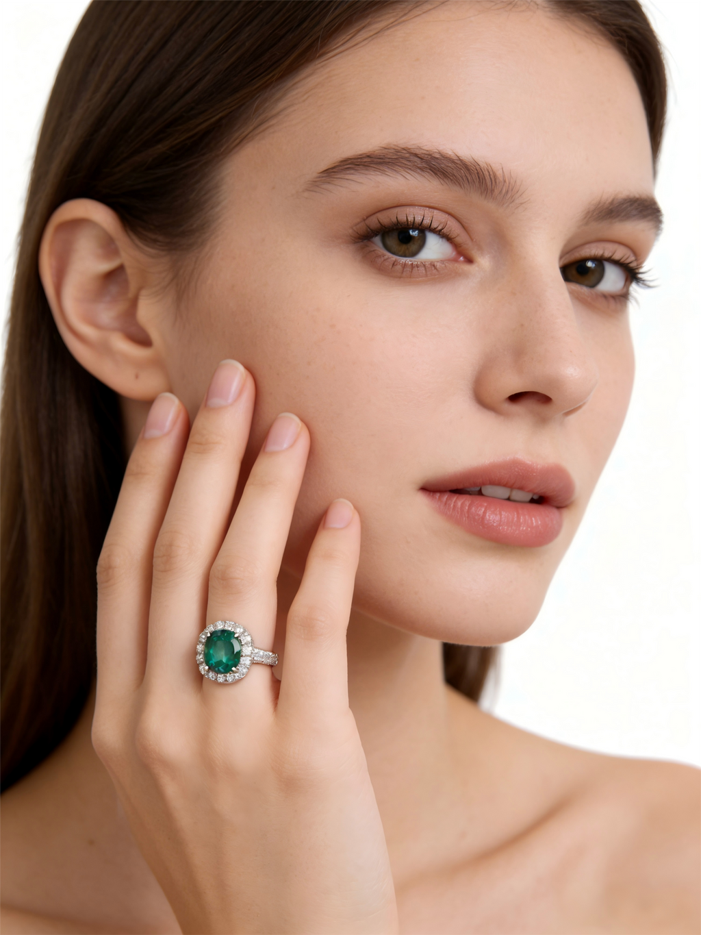 18K White Gold Emerald Diamond Ring