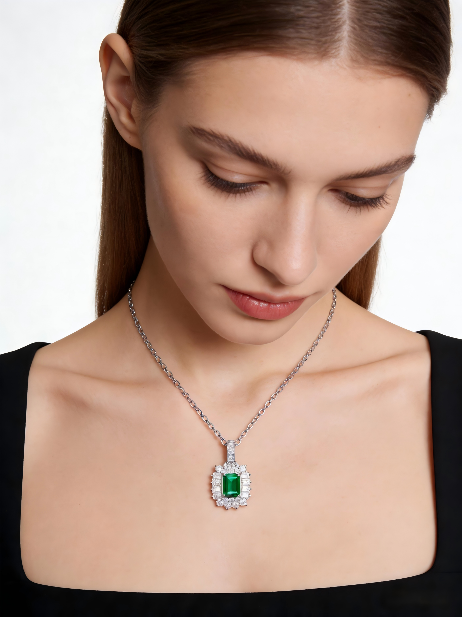 18K White Gold Emerald Diamond Pendant Necklace